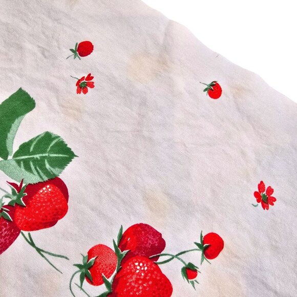 Vintage Tablecloth Strawberry 49x53 Kitchen Garden Strawberries Fruit Farmhouse - Picture 16 of 16